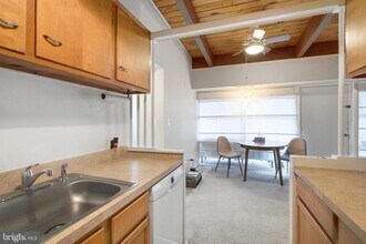 7753 Donnybrook Ct in Annandale, VA - Building Photo - Building Photo