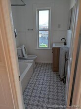 60 Ocean Ave-Unit -2 in New London, CT - Building Photo - Building Photo