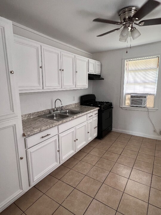 8333 Garland St in Houston, TX - Building Photo