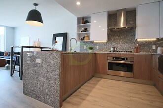 218 W Hill St in Chicago, IL - Building Photo - Building Photo