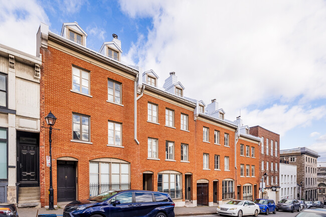 425-439 Saint-Claude Rue in Montréal, QC - Building Photo - Building Photo