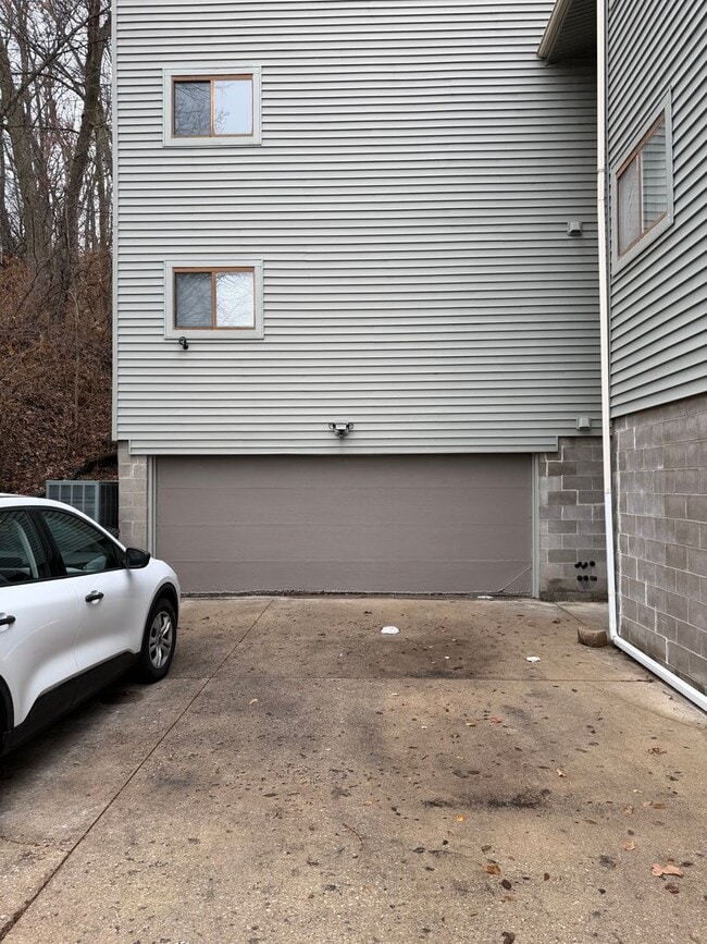 3401 Blackhawk Rd in Rock Island, IL - Building Photo - Building Photo