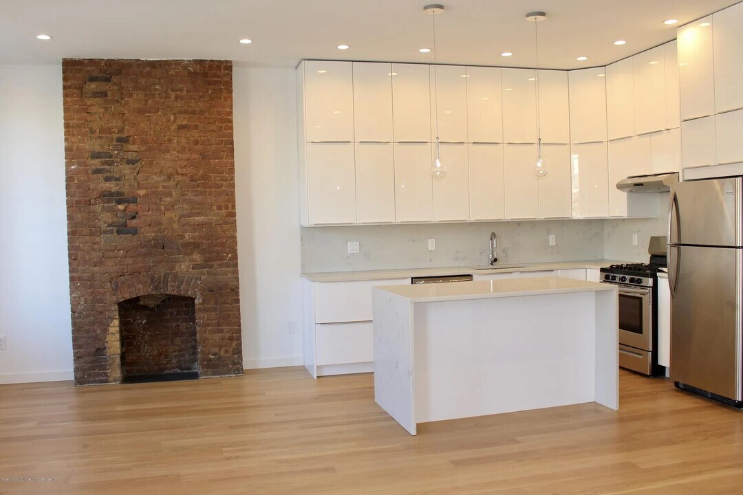 664 Bay St in Staten Island, NY - Building Photo