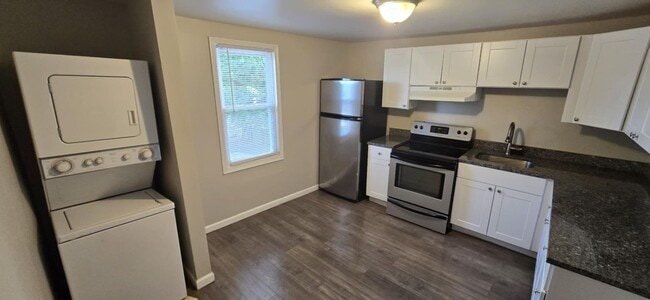 4 Essex Ave in Essex, MD - Building Photo - Building Photo