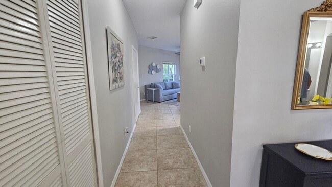 10041 Perfect Dr in Port St. Lucie, FL - Foto de edificio - Building Photo