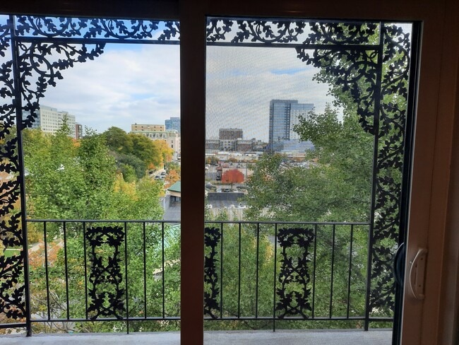 434 Clinton Pl, Unit #604 in River Forest, IL - Foto de edificio - Building Photo