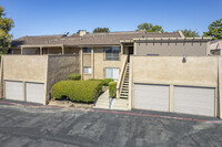 306-334 Ivy Ln in Fallbrook, CA - Foto de edificio - Building Photo