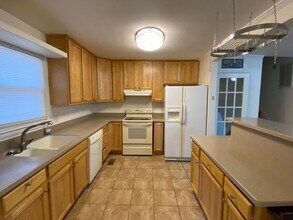 3800 Edinburgh Dr in Virginia Beach, VA - Building Photo - Building Photo