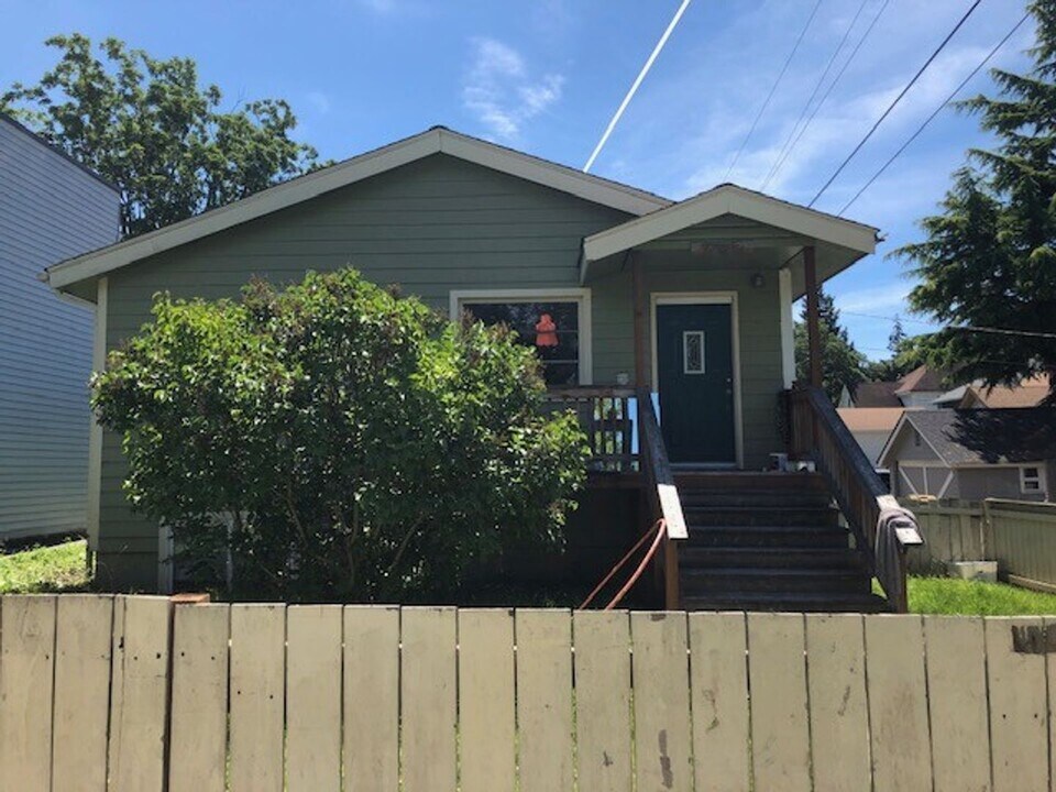 308 Gladstone St in Bellingham, WA - Foto de edificio