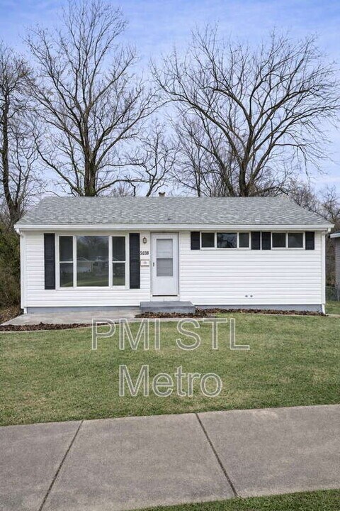 5633 Parchester Dr in St. Louis, MO - Building Photo