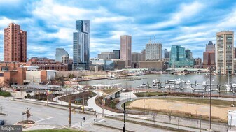10 E Lee St in Baltimore, MD - Building Photo