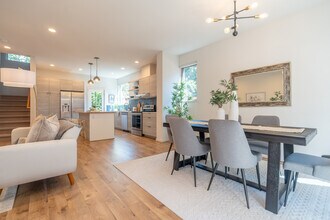 424 26th Ave S in Seattle, WA - Foto de edificio - Building Photo