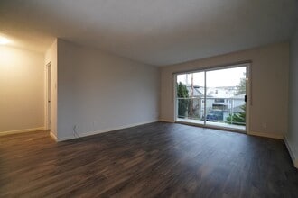 Sentinel Apartments in Victoria, BC - Building Photo - Building Photo