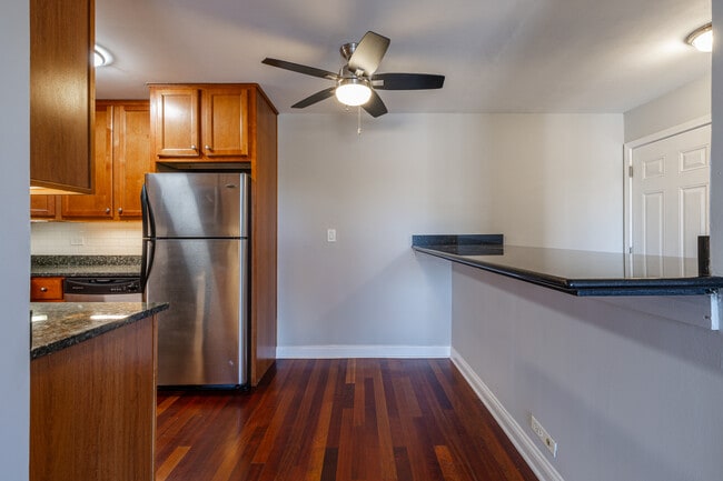 7520 W Grand Ave in Elmwood Park, IL - Foto de edificio - Interior Photo