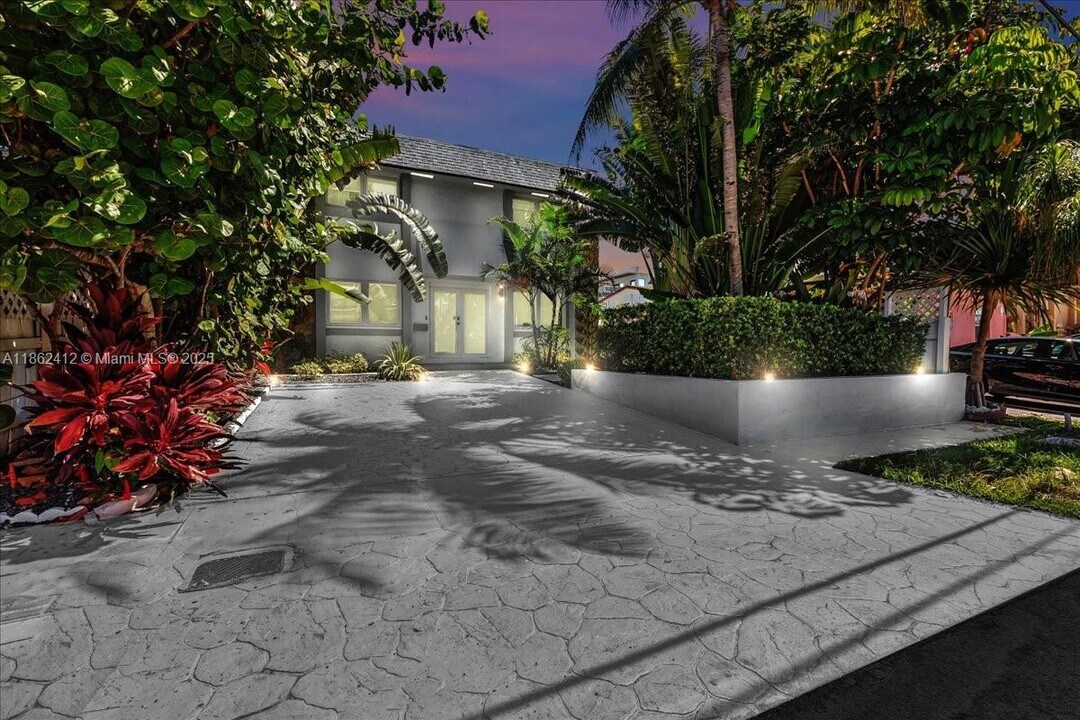 348 Palm St in Hollywood, FL - Building Photo