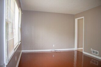 8907 E 73rd St in Raytown, MO - Building Photo - Building Photo