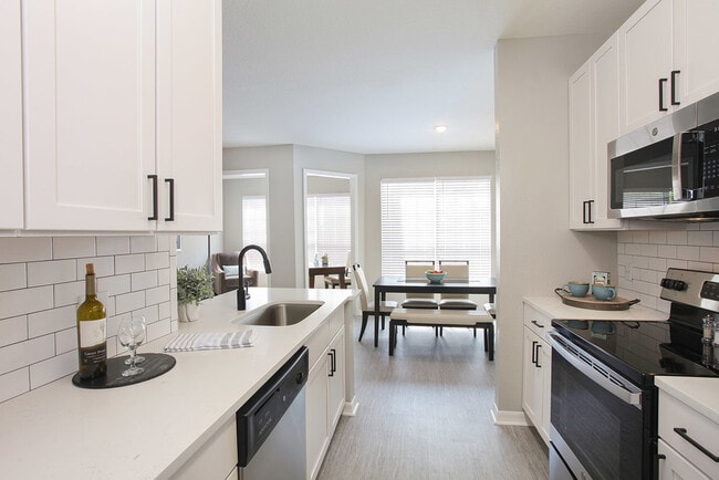 Westwood Reserve Apartments in Tampa, FL - Foto de edificio - Building Photo