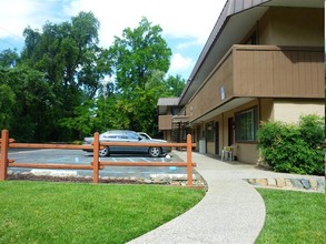 Campus Place Apartments in Chico, CA - Building Photo - Building Photo