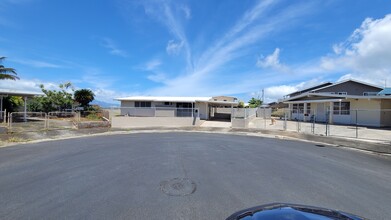 2342 Ahakuka Pl in Pearl City, HI - Foto de edificio - Building Photo