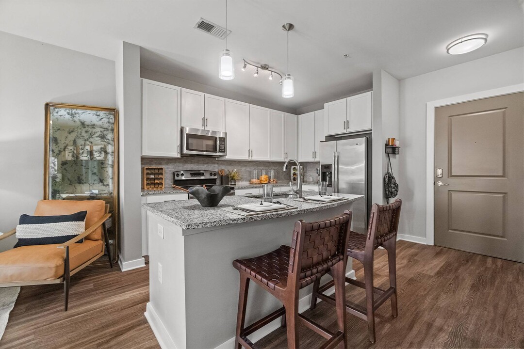 1010 Dilworth Apartments in Charlotte, NC - Building Photo