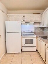 111 Coventry E in West Palm Beach, FL - Building Photo - Building Photo