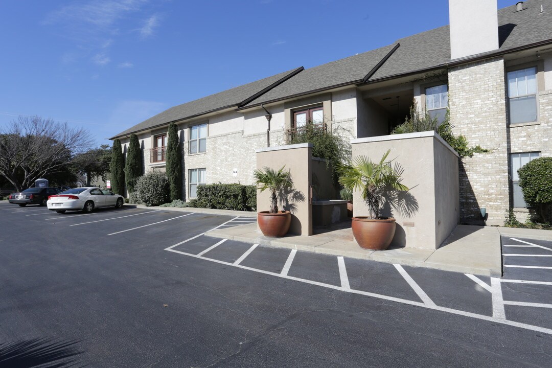 Miramonte Villas in Dallas, TX - Foto de edificio