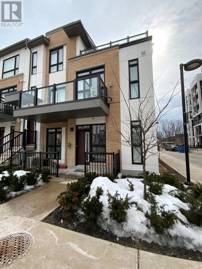 145 Canon Jackson Dr in Toronto, ON - Building Photo - Building Photo