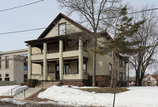 2224 Emerson Avenue South in Minneapolis, MN - Building Photo - Building Photo