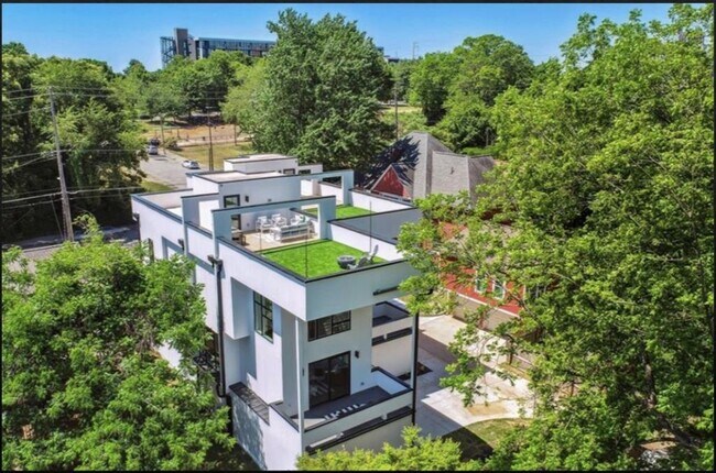 536 Highland Ave NE in Atlanta, GA - Building Photo - Building Photo