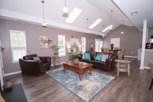 Longhill Grove in Williamsburg, VA - Building Photo