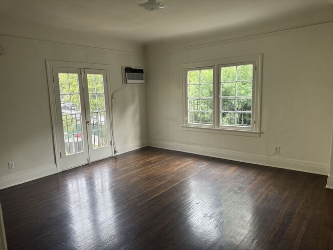 245 S Berendo St in Los Angeles, CA - Foto de edificio - Building Photo