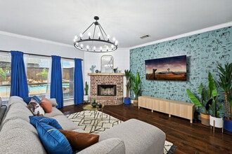 2516 Castle Pines Dr in Burleson, TX - Building Photo - Building Photo
