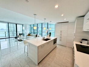 650 NE 32nd St in Miami, FL - Building Photo - Building Photo