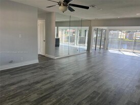 5909 NW 67th Ave in Tamarac, FL - Building Photo
