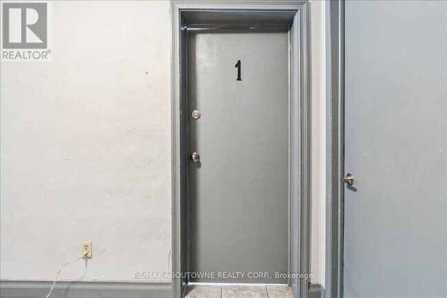 145 North Service Rd E in Oakville, ON - Building Photo - Building Photo