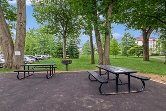 138 Woodside Green in Stamford, CT - Building Photo - Building Photo