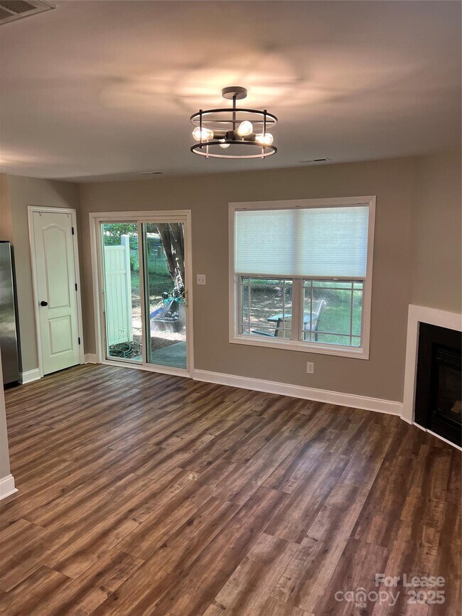 1925 Shamrock Dr in Charlotte, NC - Building Photo - Building Photo