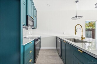 14 Bicentennial Blvd in McAllen, TX - Building Photo - Building Photo