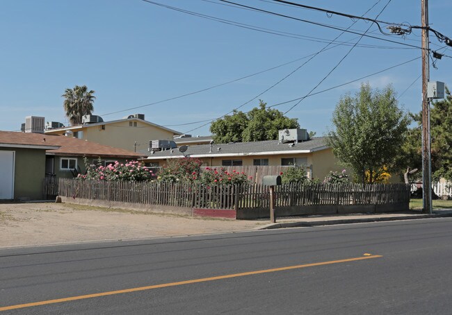 1238 Jefferson Ave in Clovis, CA - Foto de edificio - Building Photo
