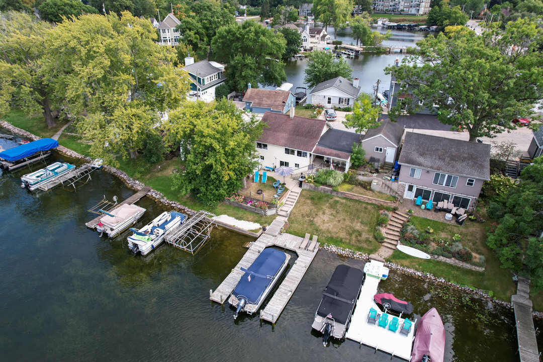W350N5337 Rd C in Oconomowoc, WI - Building Photo