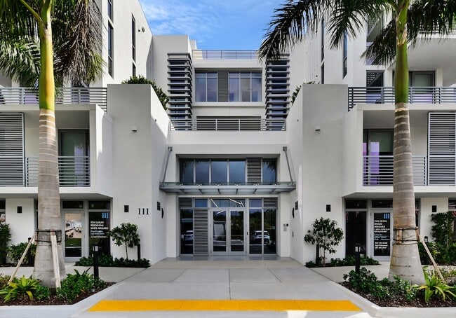 111 SE 1st Ave, Unit 214 in Delray Beach, FL - Foto de edificio - Building Photo