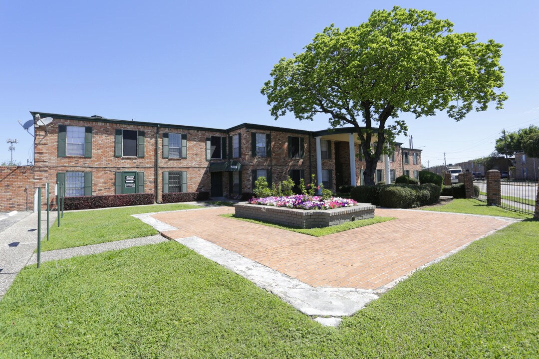The Atrium At 5606 in Houston, TX - Building Photo