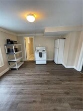 108 Oak St in Naugatuck, CT - Building Photo - Building Photo