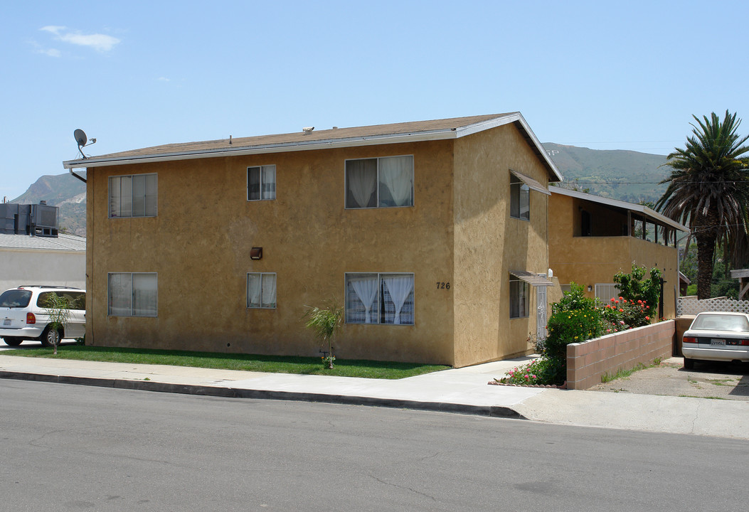 726 Yale St in Santa Paula, CA - Foto de edificio