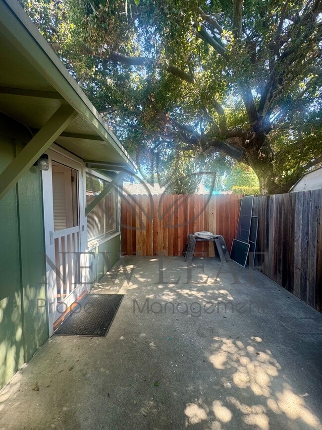 221 E Whitcomb Ave in Glendora, CA - Building Photo - Building Photo
