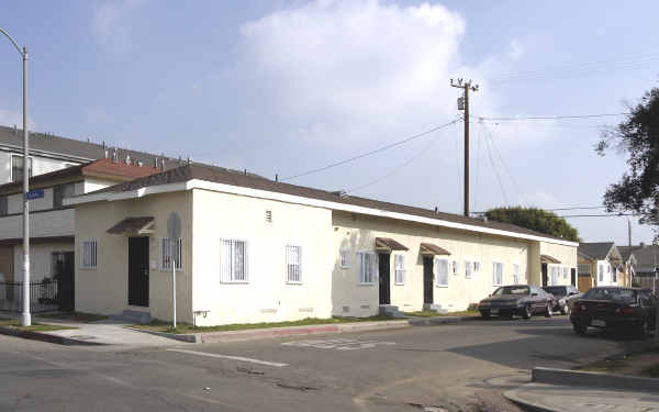 2311 E 11th St in Long Beach, CA - Foto de edificio