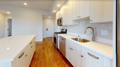 1 Everett St, Unit 501 in Boston, MA - Building Photo - Building Photo