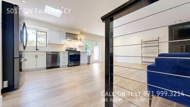5017 SW Fairvale Ct in Portland, OR - Building Photo - Building Photo