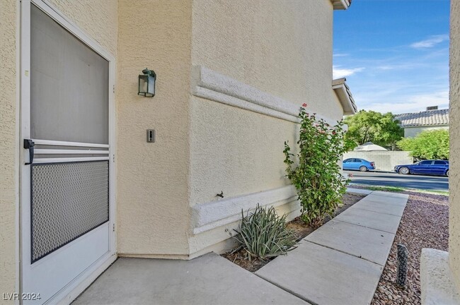 5829 Commodore Cove Dr in Las Vegas, NV - Building Photo - Building Photo