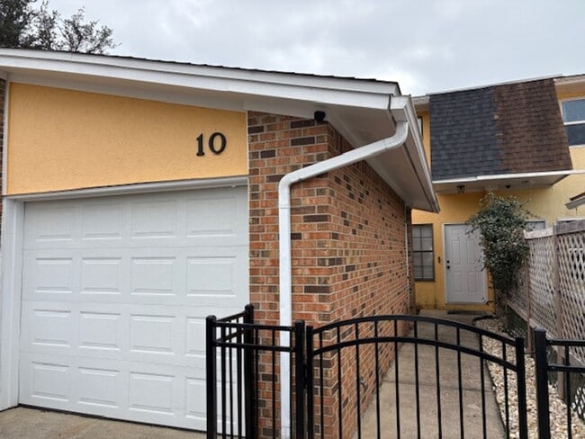 property at 92 5th Ave